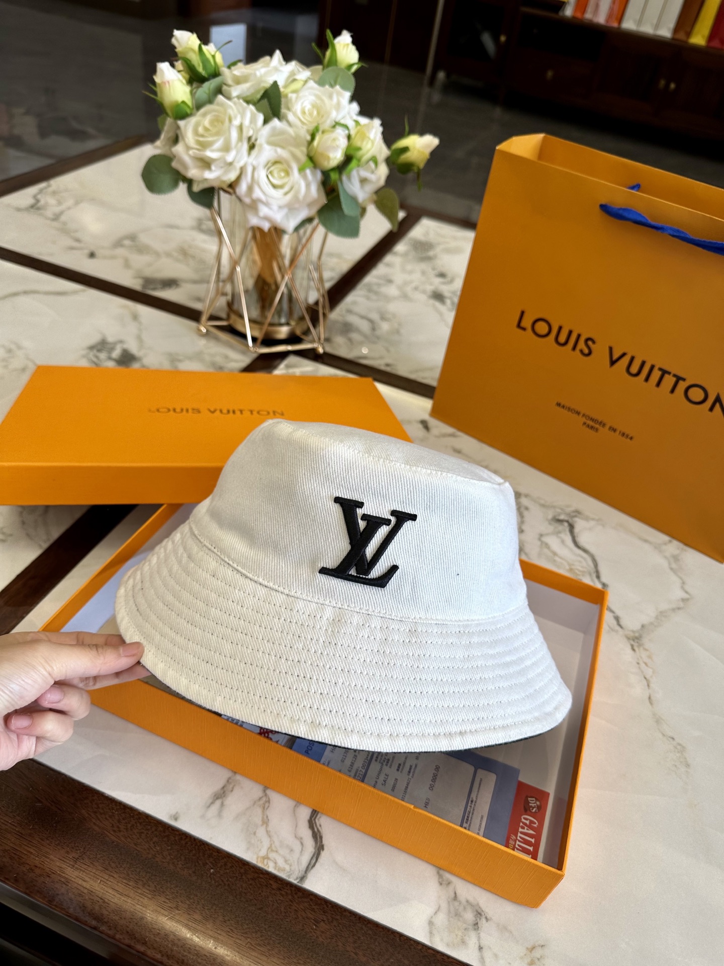 LV hat model 53